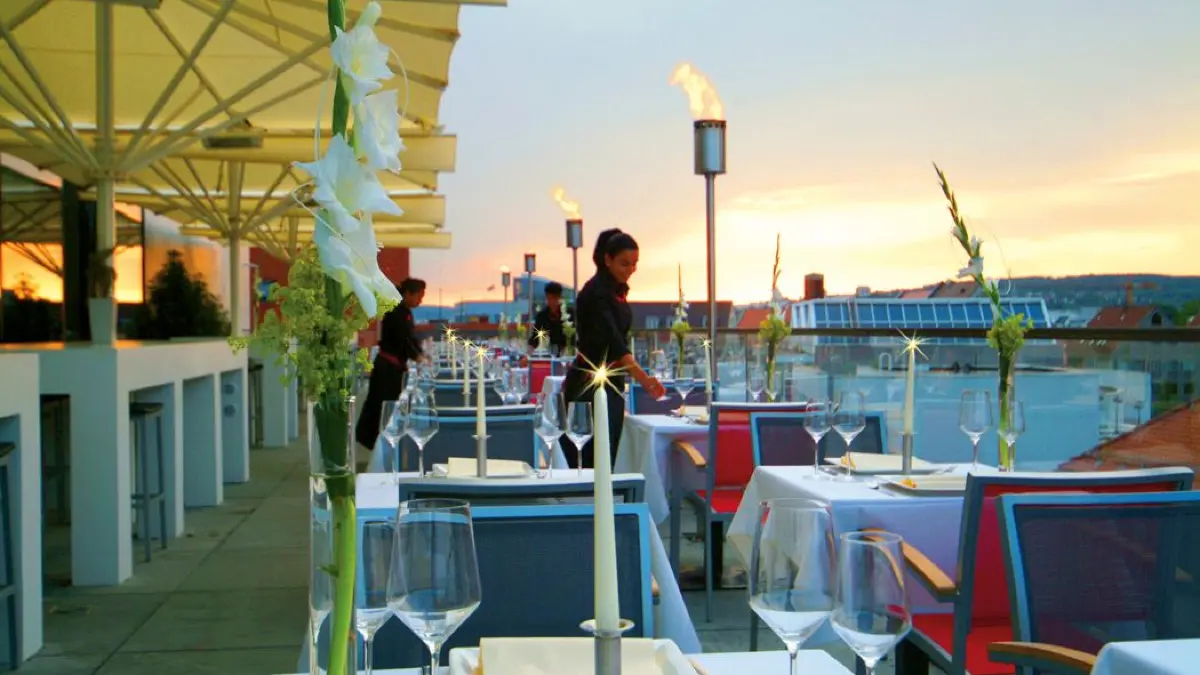 Restaurant Café Bar in Ulm, Bella Vista, Terrasse, Balkon, Ausblick auf Ulmer Münster