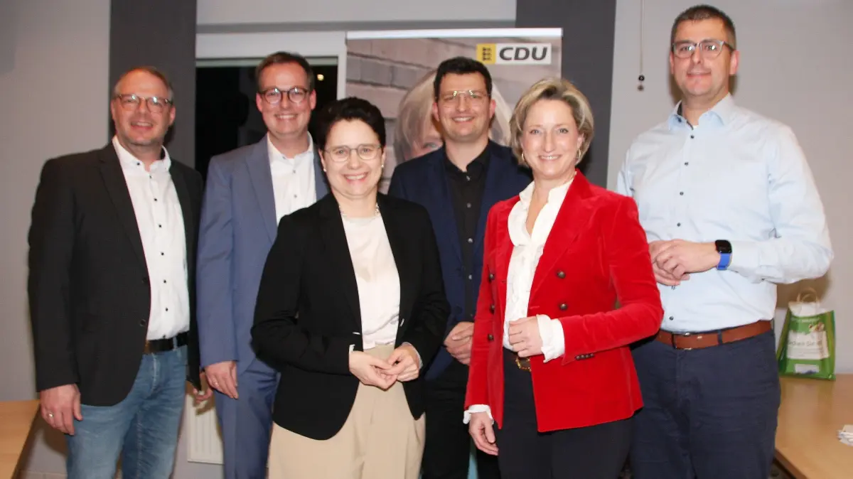Die CDU Haigerloch hatte zu ihrem Neujahrsempfang mit Marion Gentges (vorne links) und Nicole Hoffmeister-Kraut gleich zwei Landesministerinne eingeladen Mit auf dem Bild (von links): Ingo Biesinger (stellvertretender Stadtverbandsvorsitzender), Zweit-Kandidat Frank Schroft (Bürgermeister von Meßstetten), der Stadtverbandsvorsitzende Maik Haslinger und Bürgermeister Heiko Lebherz.