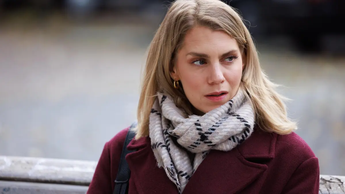 Stellas (Bettine Langehein) mühsam gefasste Fassung bricht, als Easy sie an eigene Vergehen erinnert.