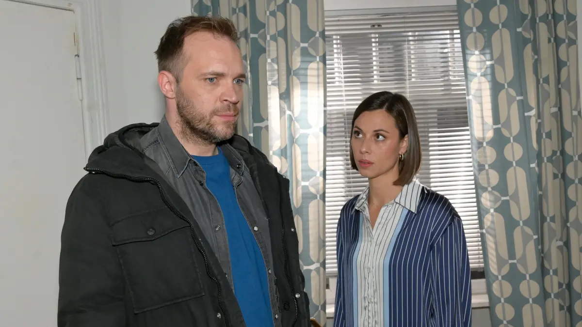 Zwischen Erik (Patrick Heinrich) und Matilda (Anna-Katharina Fecher) wird es ernst.