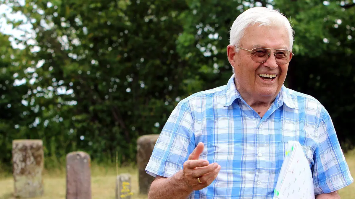Heinz Schmid Steinerer Geschichtsgarten: Vorsicht: Dieses Foto ist möglicherweise nur für den einstigen Verlag Schwäbisches Tagblatt verwendbar. Heinz Schmid Steinerner Geschichtsgarten Horb 19.7.2015.Bilder: Kuball
