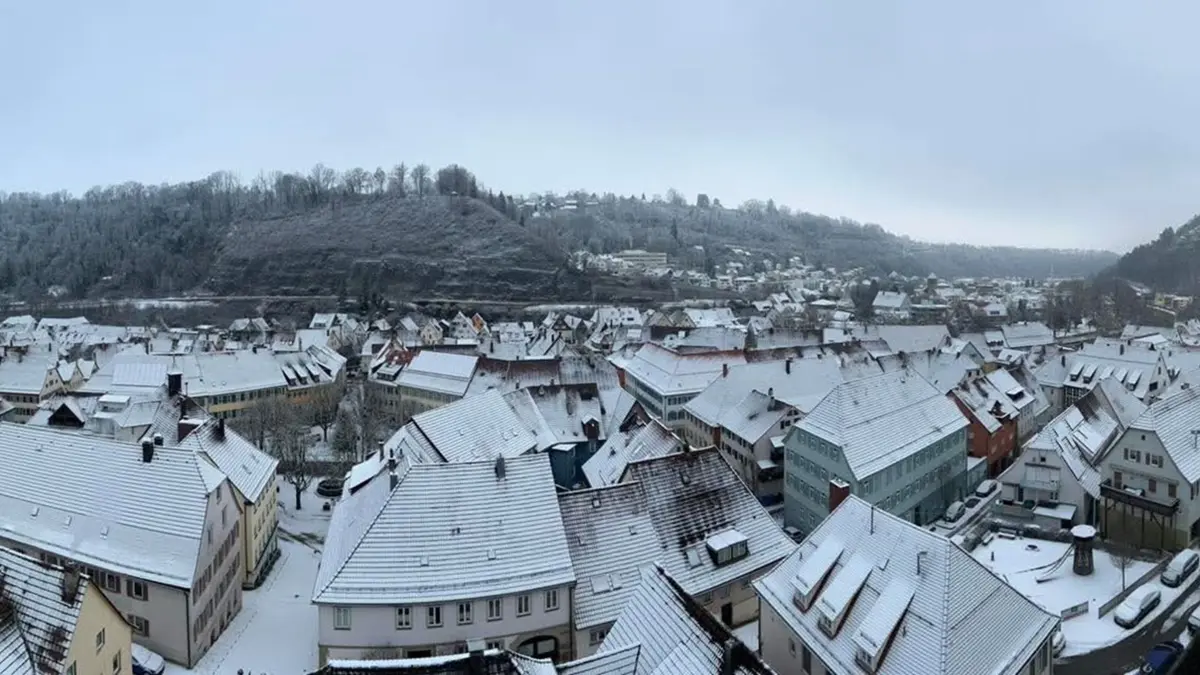 Die Turmbläser spielen regelmäßig vom Turm der evangelischen Stadtkirche in Sulz herunter. Der Blick auf die Stadt steht nun symbolisch, dafür, wie es in der Kirchengemeinde nach dem plötzlichen Tod von Pfarrer Christoph Hofius weitergeht.