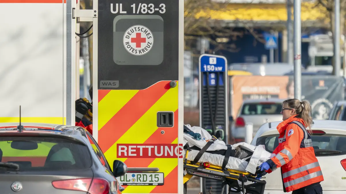 Ulm Polizeieinsatz Blaubeurer Straße Mediamarkt Schusswaffengebrauch Messer