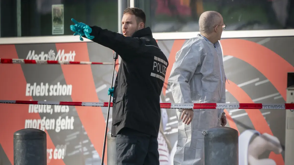 Ulm Polizeieinsatz Blaubeurer Straße Mediamarkt Schusswaffengebrauch Messer
