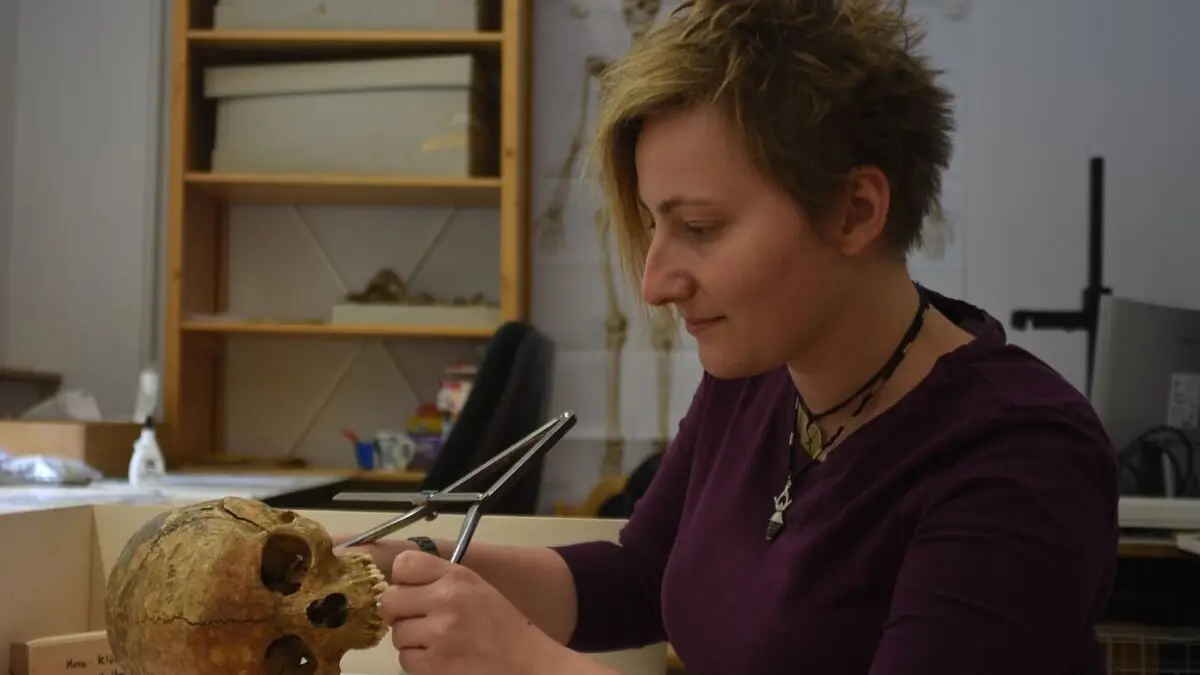 Anthropologin Isabelle Jasch-Boley hat das Skelett genau untersucht.