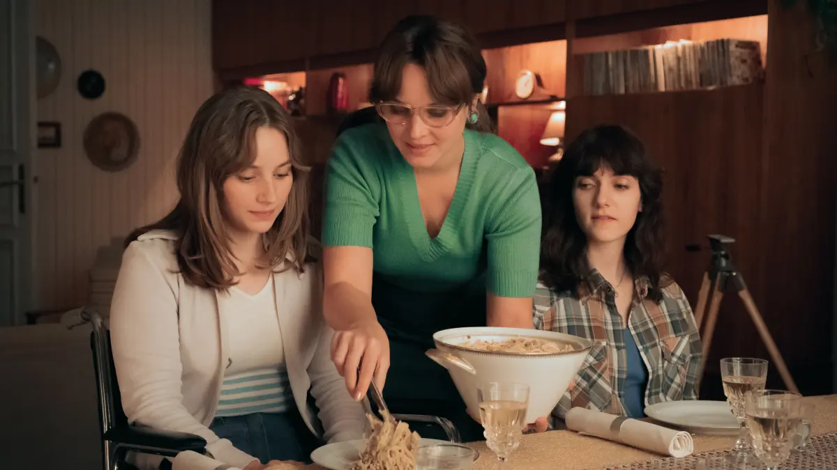 „Ku’damm“ geht im ZDF mit Staffel 4 weiter.