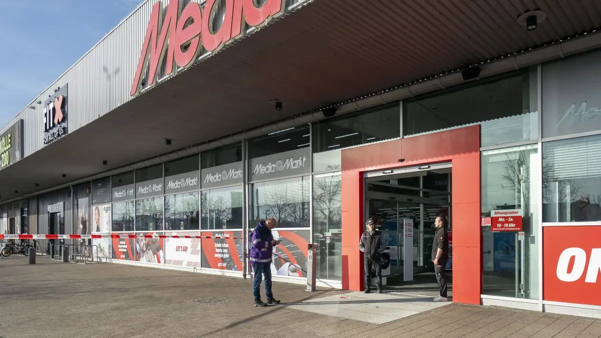 Ulm Polizeieinsatz Blaubeurer Straße Mediamarkt Schusswaffengebrauch Messer