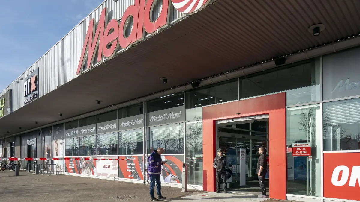 Ulm Polizeieinsatz Blaubeurer Straße Mediamarkt Schusswaffengebrauch Messer