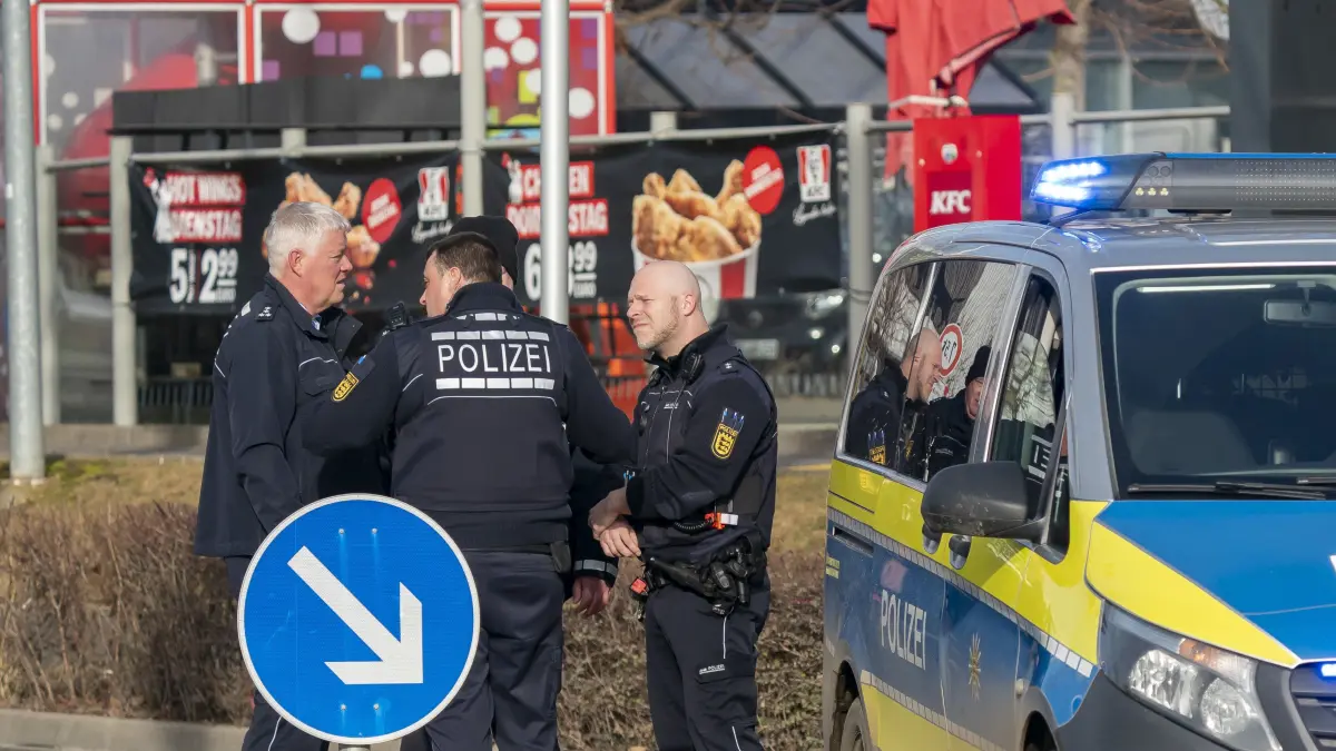 Ulm Polizeieinsatz Blaubeurer Straße Mediamarkt Schusswaffengebrauch Messer