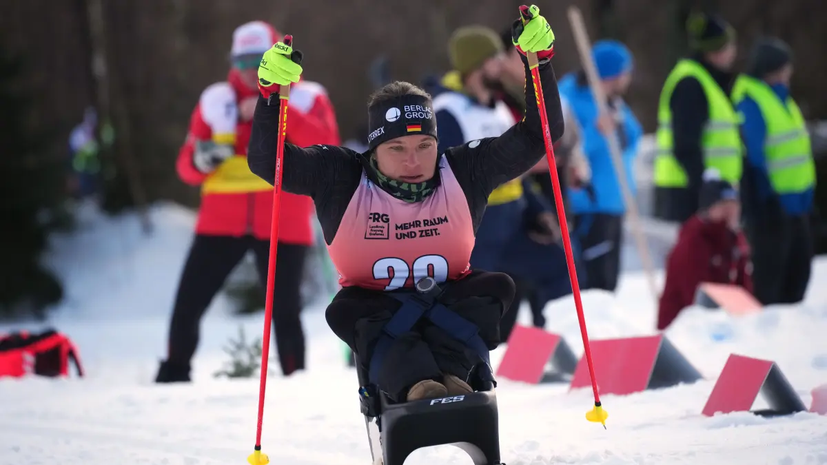 FIS Para Cross-Country World Cup 2025-26 in Finsterau, Germany: Anja WICKER, GER, Bib Number 20, Run 1, Action Photo, Women's 10km Interval Start Sitting Free at FIS Para Cross-Country World Cup 2025-26 in Finsterau, Germany, 2026-01-14, Photo Credit: action press / Gabriel Kuchta