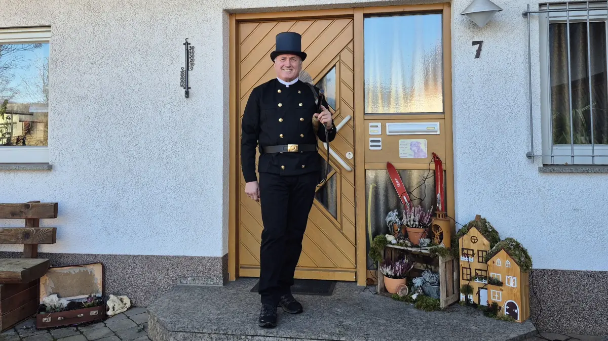 Karl-Walter Bächtle aus Donnstetten machte 1975 seine Ausbildung zum Schornsteinfeger. In den vergangenen 51 Jahren hat er viele Menschen kennengelernt, viel erlebt und den Wandel des Handwerks mitbekommen.