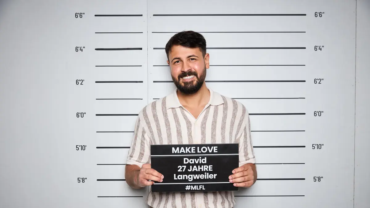 David Nawaz buhlt in der vierten Staffel von „Make Love, Fake Love“ um das Herz der Single-Lady Elena Miras.