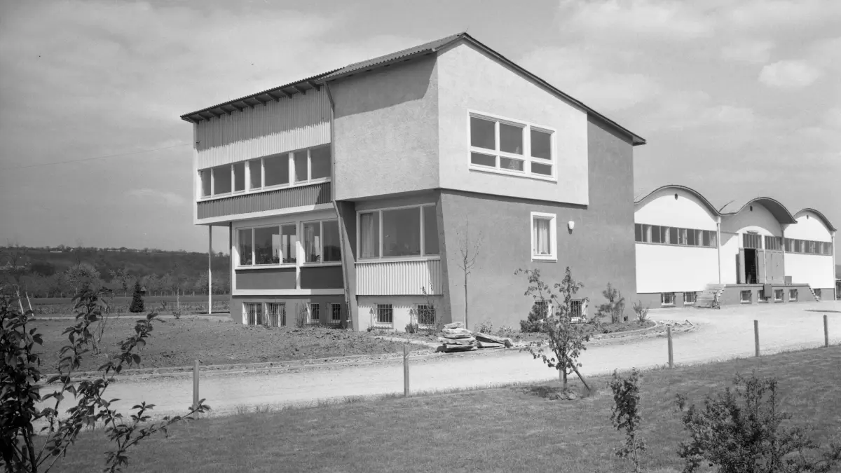 Lagerhalle mit Wohnhaus Graf-Wolfegg-Straße 27 in Rottenburg, Bauherr Gottlieb Schad (Goscha), ca 1959.