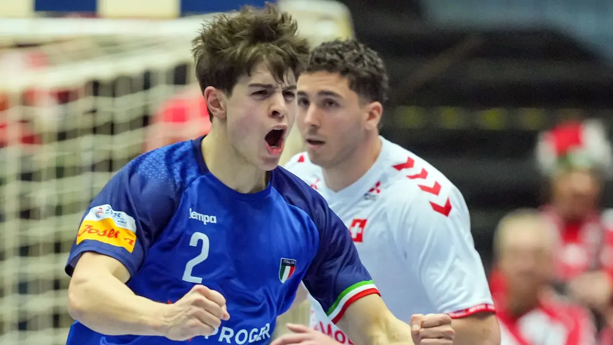 Leo Prantner: ARCHIV - 25.01.2025, Dänemark, Herning: Handball: WM, Italien - Schweiz, Hauptrunde, Gruppe 1, 3. Spieltag, Jyske Bank Boxen, Italiens Leo Prantner jubelt. (zu dpa: «Eine Prise Dolce Vita: Hannings EM-Debüt mit Italien») Foto: Soeren Stache/dpa +++ dpa-Bildfunk +++