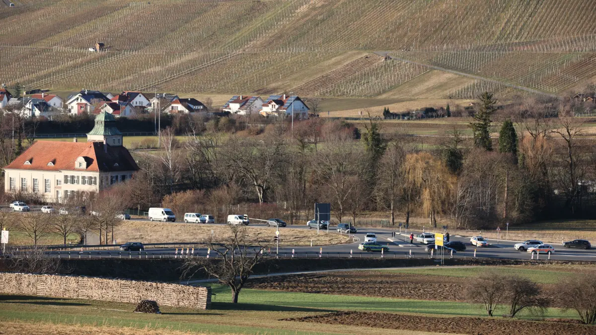 Die Ampelanlage an der Schlössleskurve wird umgerüstet.