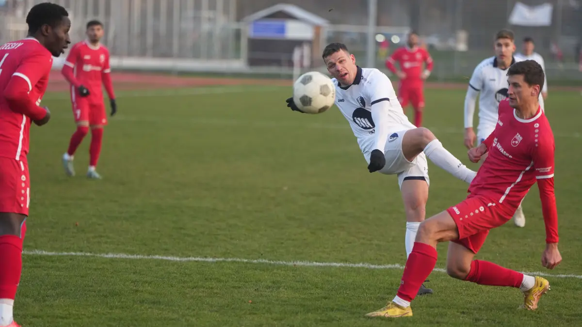Torjäger Michael Eberlein (links) ist wieder fit und soll der Spvgg Satteldorf dabei helfen, den Abstieg aus der Landesliga noch zu vermeiden.