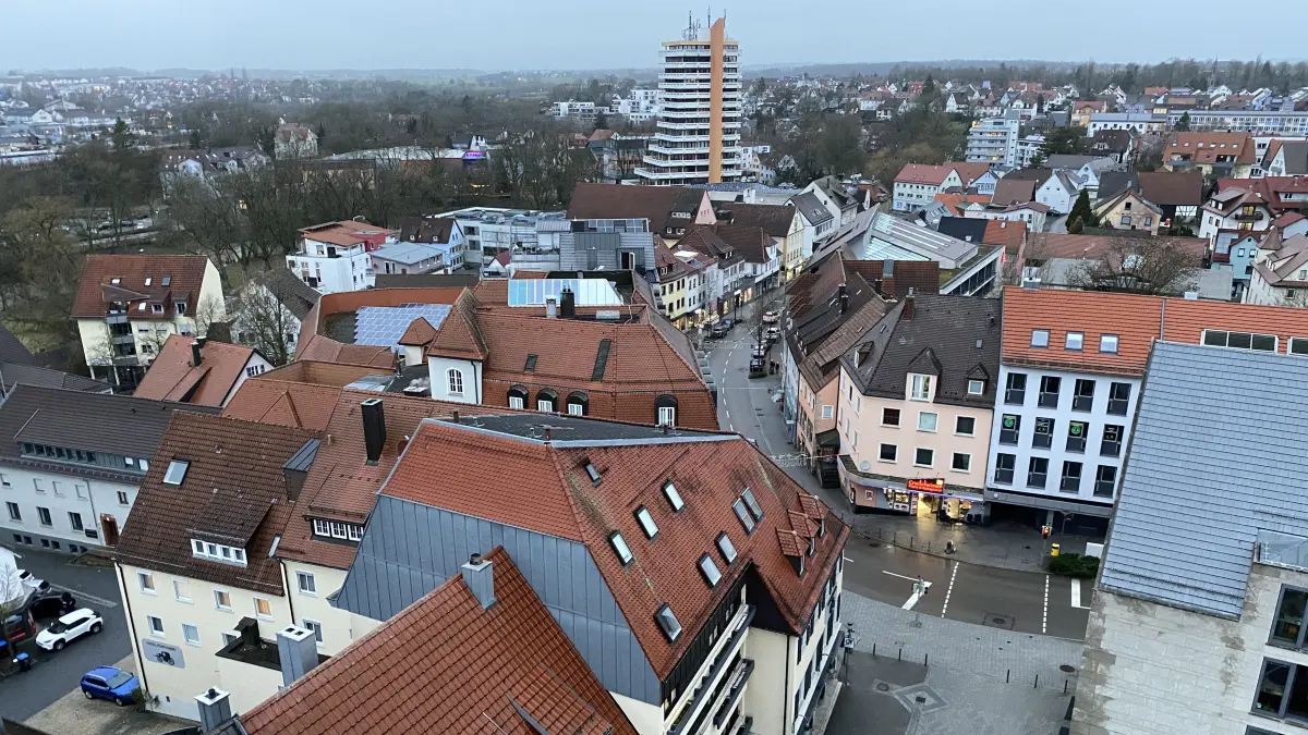 Wohnen in Crailsheim - Blick vom Rathausturm auf die Lange Straße, Wilhelmstraße und Jagstbrückenhochhaus