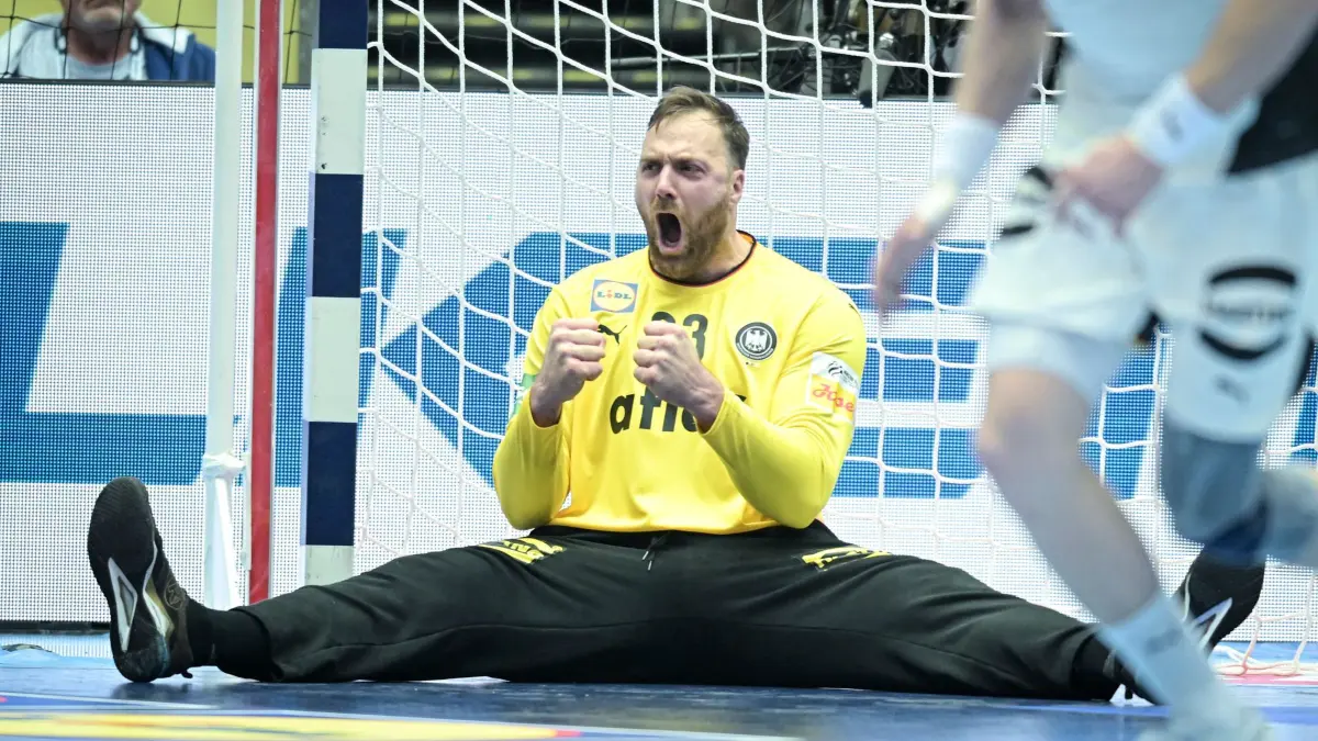 Deutschland - Österreich: 15.01.2026, Dänemark, Herning: Handball: EM, Deutschland - Österreich, Vorrunde, Gruppe A, 1. Spieltag, Jyske Bank Boxen. Deutschlands Torwart Andreas Wolff jubelt. (zu dpa: «Routiniers laufen heiß: Handballer bauen auf Golla und Wolff») Foto: Sina Schuldt/dpa +++ dpa-Bildfunk +++
