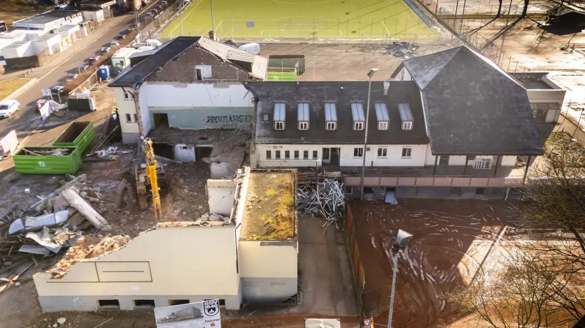 Abriss Jahnhalle: Bitte mal bei den Baggern vorbei schauen. Gerade läuft der Abriss Ulm Jahnhalle Abriss Beurer Sportpark SSV Ulm