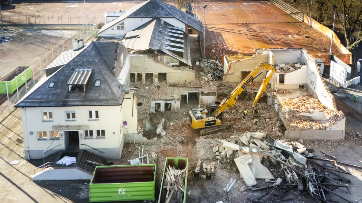 Abriss Jahnhalle: Bitte mal bei den Baggern vorbei schauen. Gerade läuft der Abriss Ulm Jahnhalle Abriss Beurer Sportpark SSV Ulm