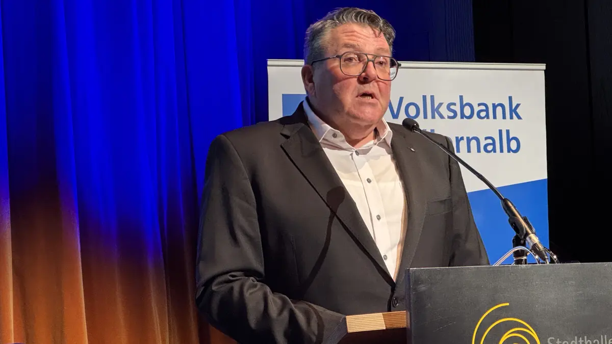 Arndt Ständer, der Vorstandsvorsitzende der Volksbank Zollernalb, sprach beim Neujahrsempfang in der Stadthalle Balingen von der Zukunftsfähigkeit nach der Fusion.
