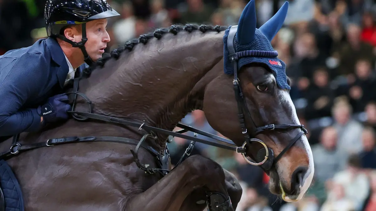 Weltcup Springreiten Leipzig: 18.01.2026, Sachsen, Leipzig: Pferdesport/Springen: Weltcup auf der Leipziger Messe. Michael Jung (Deutschland) auf FischerHeros Z springt im Ersten Umlauf beim Longines Fei Jumping World Cup. Foto: Jan Woitas/dpa +++ dpa-Bildfunk +++