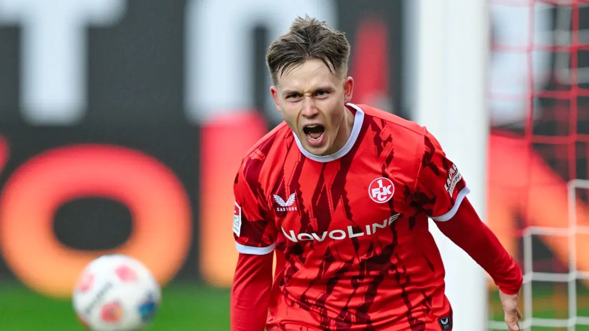 1. FC Kaiserslautern - Hannover 96: 18.01.2026, Rheinland-Pfalz, Kaiserslautern: Fußball: 2. Bundesliga, 1. FC Kaiserslautern - Hannover 96, 18. Spieltag, Fritz-Walter-Stadion. Torschütze Naatan Skyttä (1. FC Kaiserslautern) jubelt über das Tor zum 3:1. Foto: Uwe Anspach/dpa - WICHTIGER HINWEIS: Gemäß den Vorgaben der DFL Deutsche Fußball Liga bzw. des DFB Deutscher Fußball-Bund ist es untersagt, in dem Stadion und/oder vom Spiel angefertigte Fotoaufnahmen in Form von Sequenzbildern und/oder videoähnlichen Fotostrecken zu verwerten bzw. verwerten zu lassen. +++ dpa-Bildfunk +++