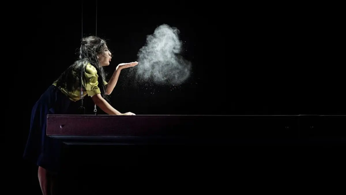 Um ankommen und fernbleiben geht es im Stück „Ferferi“ der in Teheran geborenen Schauspielerin Atina Tabé. Zu sehen ist es am Sonntag, 1. Februar, ab 18 Uhr, im kleinen Saal an der Reutlinger Jahnstraße.