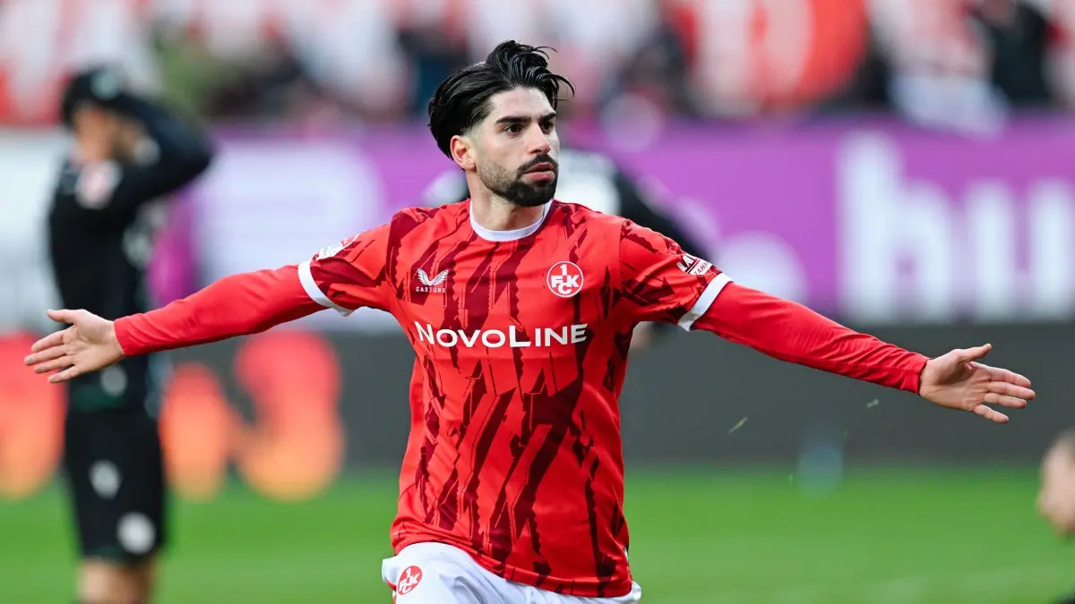 1. FC Kaiserslautern - Hannover 96: 18.01.2026, Rheinland-Pfalz, Kaiserslautern: Fußball: 2. Bundesliga, 1. FC Kaiserslautern - Hannover 96, 18. Spieltag, Fritz-Walter-Stadion. Torschütze Semih Sahin (1. FC Kaiserslautern) jubelt über das Tor zum 2:1. Foto: Uwe Anspach/dpa - WICHTIGER HINWEIS: Gemäß den Vorgaben der DFL Deutsche Fußball Liga bzw. des DFB Deutscher Fußball-Bund ist es untersagt, in dem Stadion und/oder vom Spiel angefertigte Fotoaufnahmen in Form von Sequenzbildern und/oder videoähnlichen Fotostrecken zu verwerten bzw. verwerten zu lassen. +++ dpa-Bildfunk +++