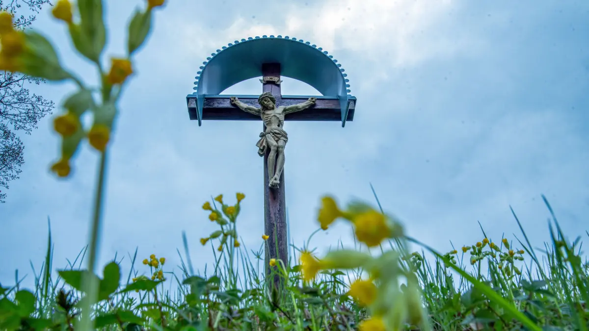 Zwischen Karfreitag und Ostersonntag ist der Karsamstag, oft auch Ostersamstag genannt. Was steckt hinter der Bedeutung dieses Tages?