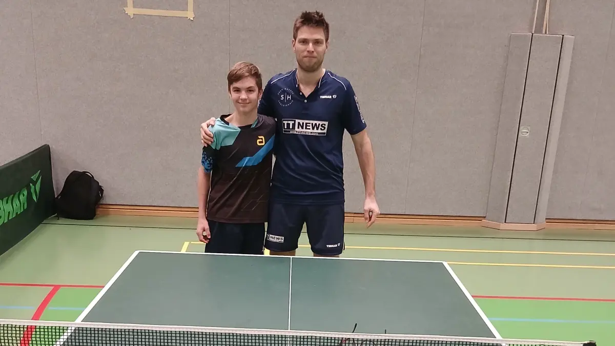 Elias Geiger (links) mit seinem Trainer Sven Happek.