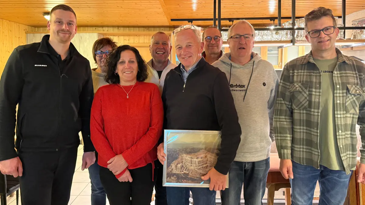 der alten und neuen Vorstandschaft des Fördervereins (von links nach rechts Matthias Schwind, Ilona Schwind, Catrin Schwind, Ralf Kreher, Bruno Kaupp, Stefan Pfau, Werner Giering, Bernd Klingenstein - nicht auf dem Bild Hubert Breisinger).Hubert Breisinger als erster Vorsitzender und Bruno Kaupp als Kassier beenden deren Tätigkeiten. Stattdesssen rücken Matthias Schwind als erster Vorsitzender und Ilona Schwind als Kassiererin nach.