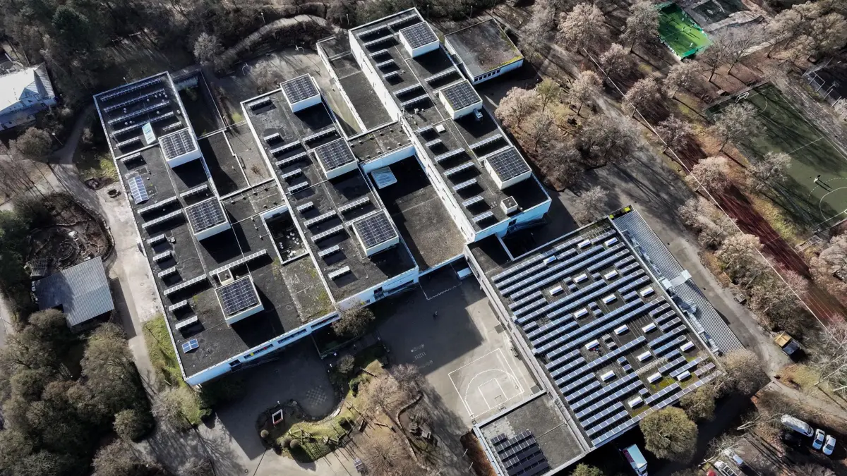 Die Geschwister-Scholl-Schule (GSS) auf Waldhäuser Ost (WHO), Schule, Gymnasium, Gemeinschaftsschule, G8, G9, Bildung. Erneuerbare Energien, Photovoltaik, Solarenergie