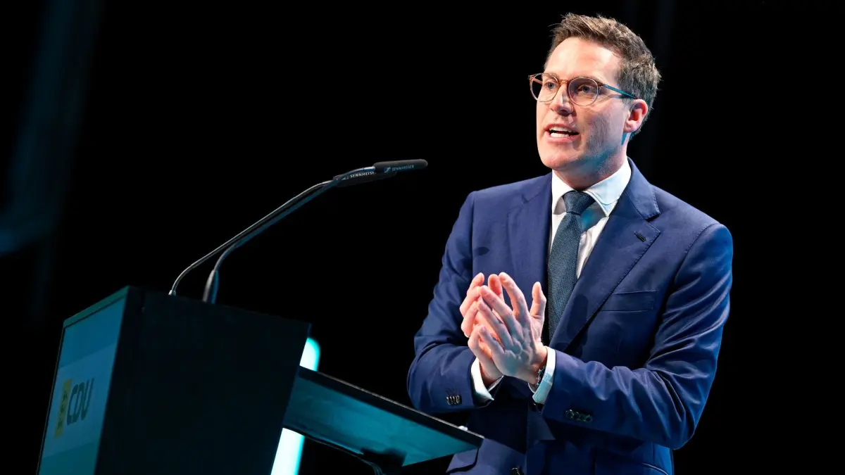 CDU-Landesparteitag: ARCHIV - 06.12.2025, Baden-Württemberg, Heidelberg: Manuel Hagel, Landesvorsitzender der baden-württembergischen CDU, spricht im Congress Center beim CDU-Landesparteitag. (zu dpa: «Das sind die Spitzenkandidaten der Parteien zur Landtagswahl») Foto: Uwe Anspach/dpa +++ dpa-Bildfunk +++