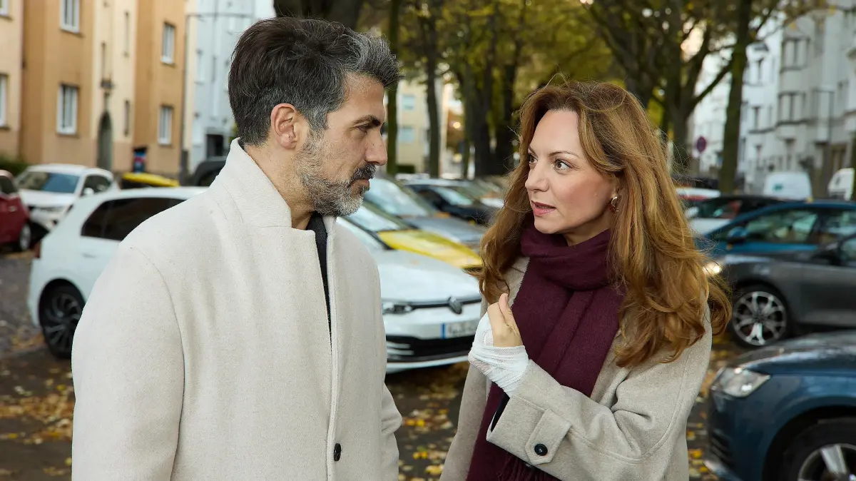 Dana (Viola Wedekind) versucht betont beiläufig, Unfrieden zwischen Ute und Ferhat (Harun Yildirim) zu säen.