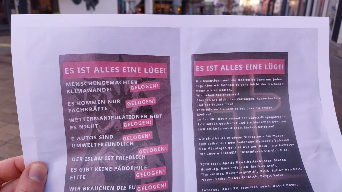 Dieses Flugblatt ist Ende vergangener Woche in einigen Ebinger Briefkästen gelandet. Titel: "Es ist alles eine Lüge".