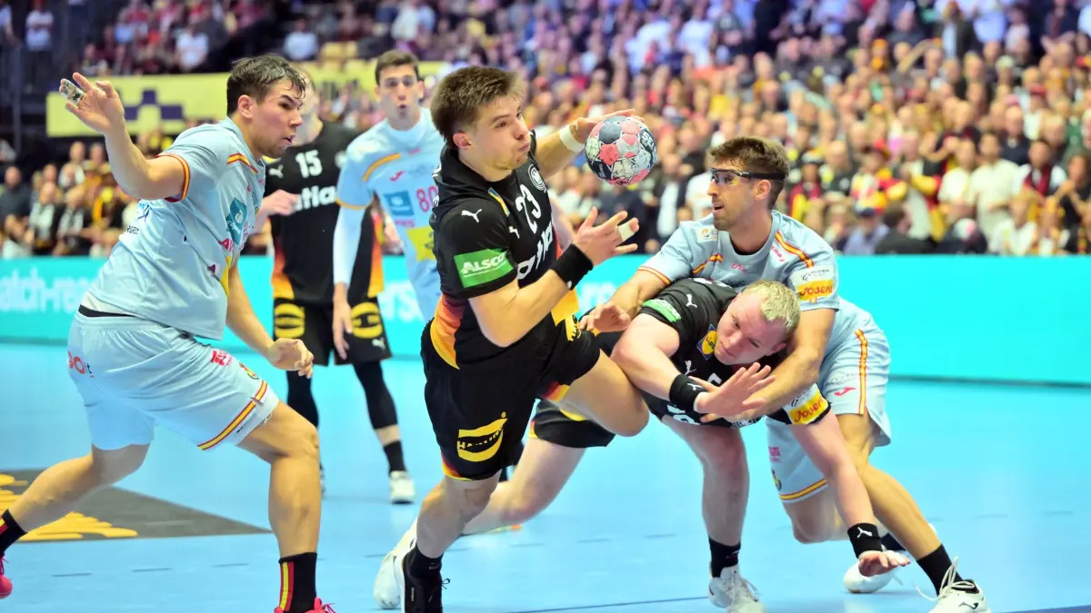 Deutschland - Spanien: 19.01.2026, Dänemark, Herning: Handball: EM, Deutschland - Spanien, Vorrunde, Gruppe A, 3. Spieltag, Jyske Bank Boxen. Renars Uscins (M, Deutschland) in Aktion. Foto: Sina Schuldt/dpa +++ dpa-Bildfunk +++