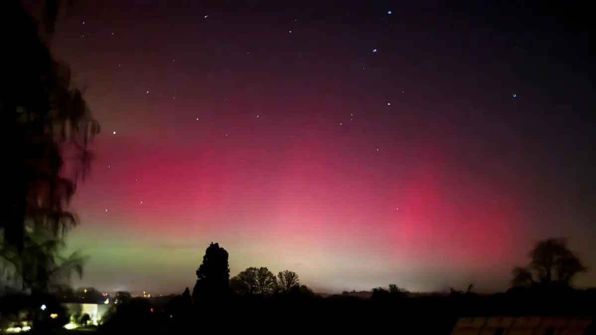 Auch über Ahldorf gut zu sehen: Polarlichter am Nachthimmel.
