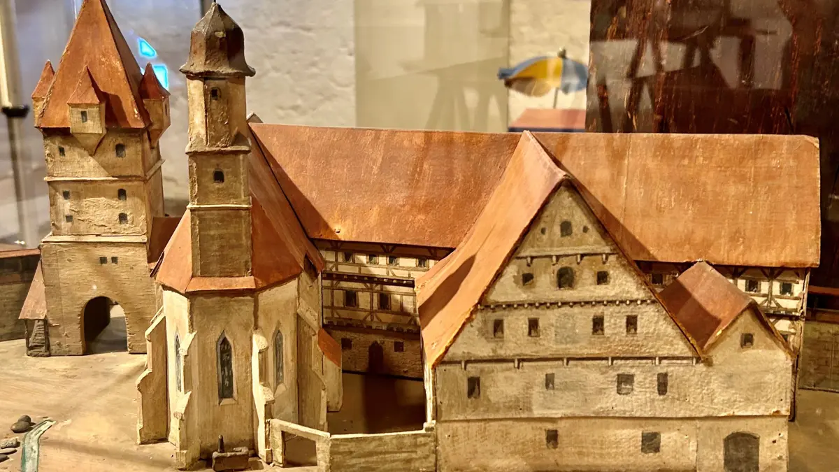 Jahresvorschau des Kunst- und Geschichtsvereins und des (Heimat-)Museums Geislingen - Wird vermutlich Thema des Kulturherbstes 2026: Das vor 675 Jahren gegründete Geislinger Spital (hier im Modell). Dessen Stiftung gewährleistete bis ins 19. Jahrhundert hinein die Sozialfürsorge in Geislingen.