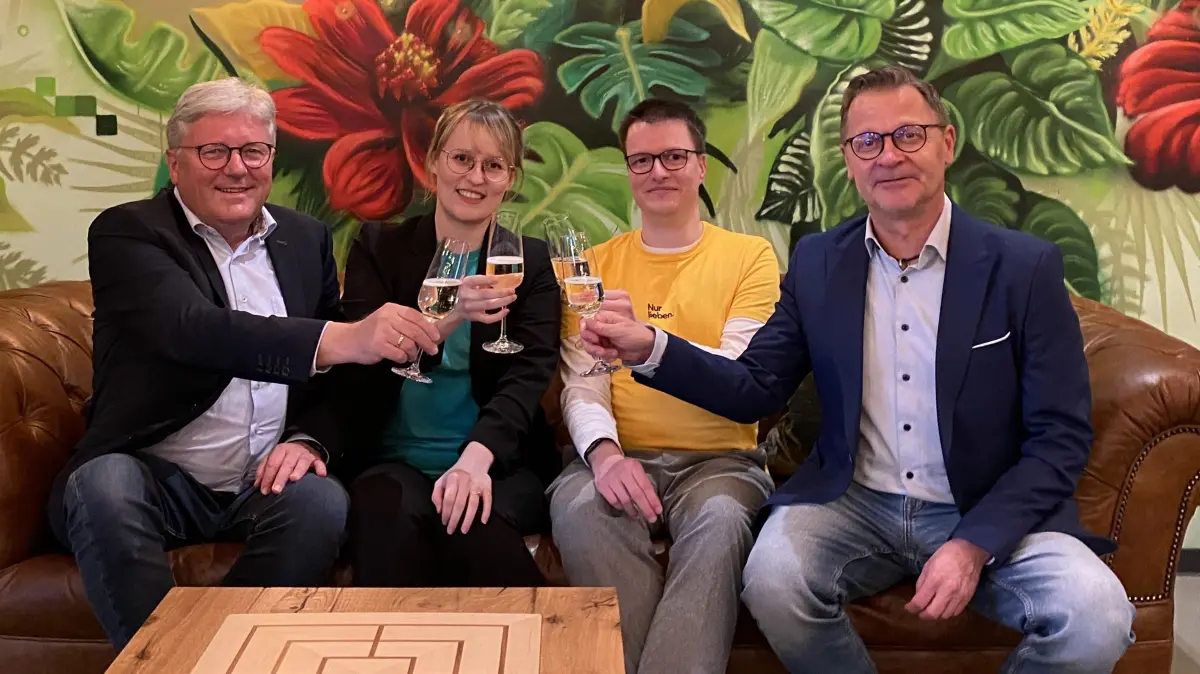 Die Gütegemeinschaft Buskomfort (GBK) tagt in Reutlingen: (von links) der Vorsitzende Hermann Meyering, Selina Schröder und Markus-Hendrik Zeidler vom Reutlinger Stadtmarketing sowie GBK-Geschäftsführer Martin Becker.