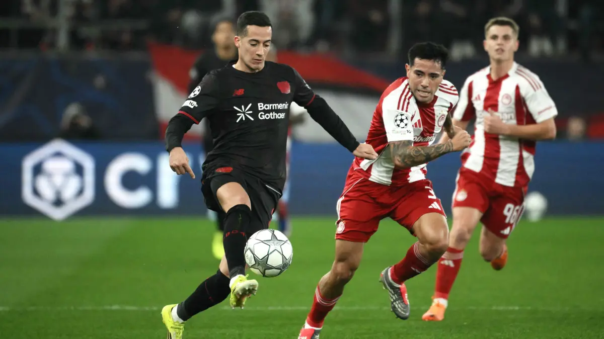 Bayer Leverkusen's Spanish defender #21 Lucas Vazquez controls the ball next to Olympiakos' Argentine midfielder #03 Francisco Ortega during the during the UEFA Champions League, league phase day 7, football match between Olympiakos and Bayer Leverkusen at the Georgios Karaiskakis Stadium in Piraeus, near Athens, on January 20, 2026. (Photo by Angelos Tzortzinis / AFP)