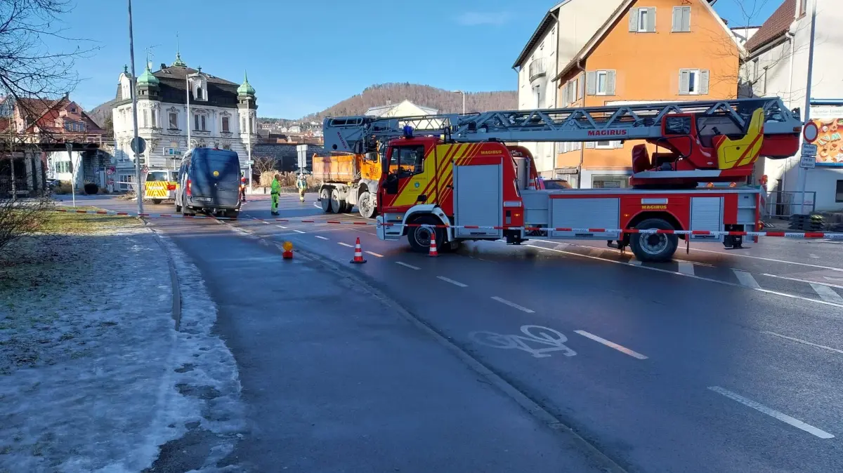 Die Untere Vorstadt in Ebingen wird weiträumig abgesperrt.