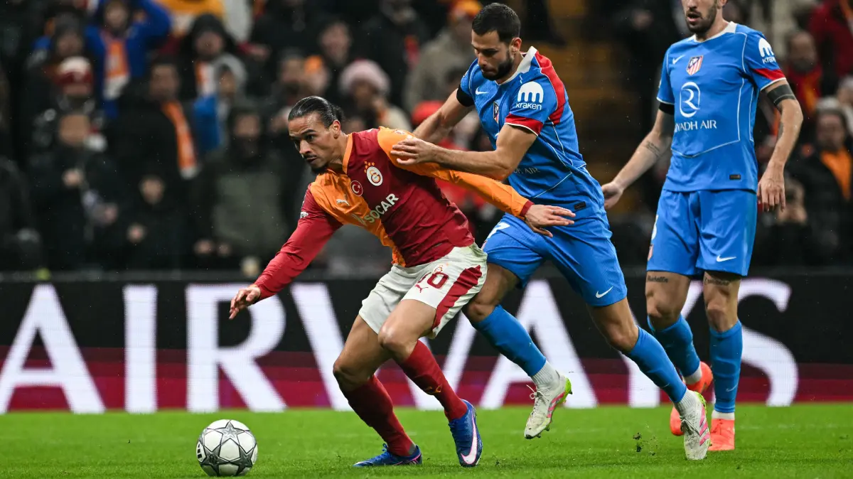 Galatasaray's German midfielder #10 Leroy Sane (L) fights for the ball with Atletico Madrid's Slovak defender #17 David Hancko (C) and Atletico Madrid's Italian defender #03 Matteo Ruggeri (R) during the UEFA Champions League, league phase day 7, football match between Galatasaray and Atletico Madrid at Rams Park in Istanbul, on January 21, 2026. (Photo by OZAN KOSE / AFP)