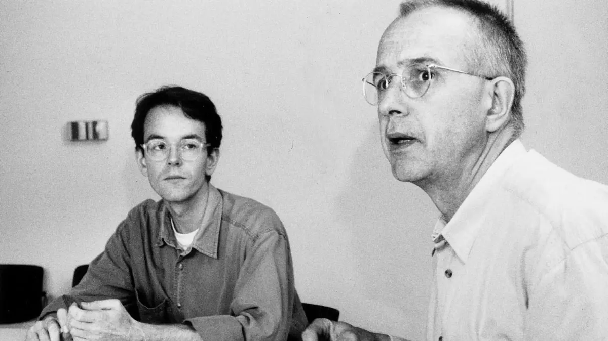 Reese Oliver, Wilms Bernd Dr.: Der Intendant vom Ulmer Theater (1991) Dr. Bernd Wilms (rechts) und sein leitender Dramaturg Oliver Reese (links) haben ihre Arbeit betont offensiv angetreten. Beachten: Veröffentlicht am 02.10.1999 in der Sonderbeilage "30 Jahre Ulmer Theater an der Olgastraße."