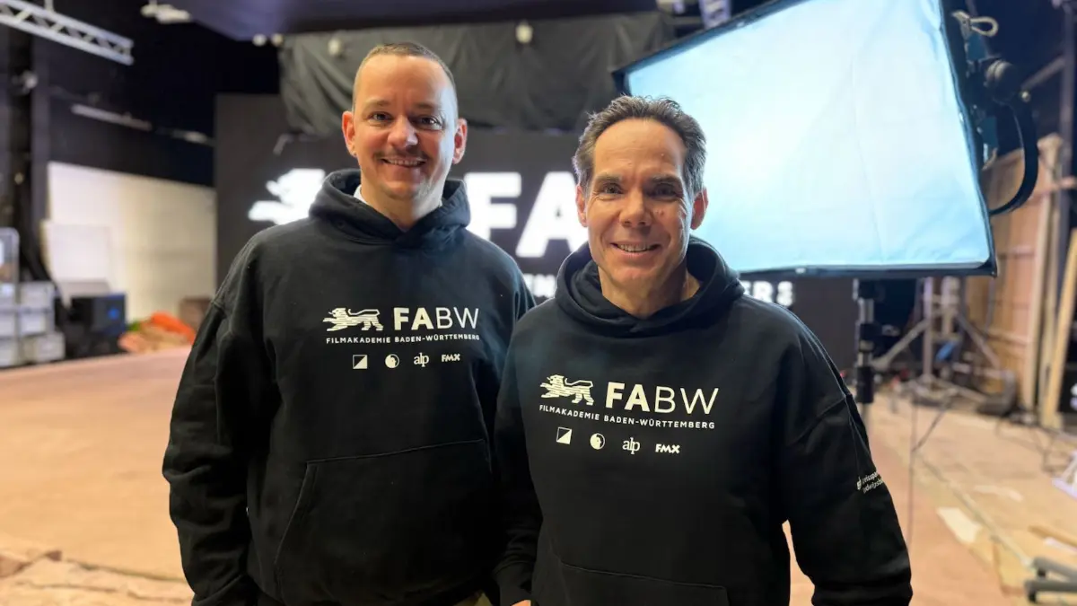 Dr. Andreiß und Prof. Volker Helzle im Jochen Kuhn Studio der FABW vor der LED Wall.