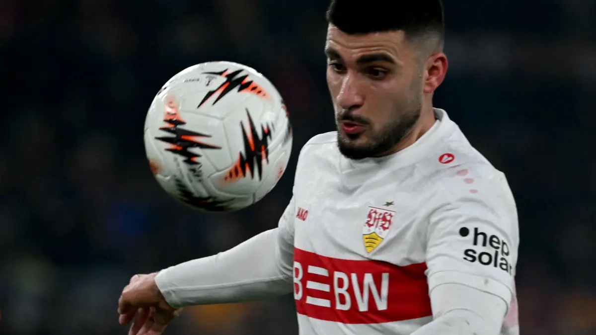 Stuttgart's German forward #26 Deniz Undav eyes the ball during the Europa League 1st round day 7 football match between AS Roma and VfB Stuttgart at Stadio Olimpico in Rome on January 22, 2026. (Photo by Filippo MONTEFORTE / AFP)