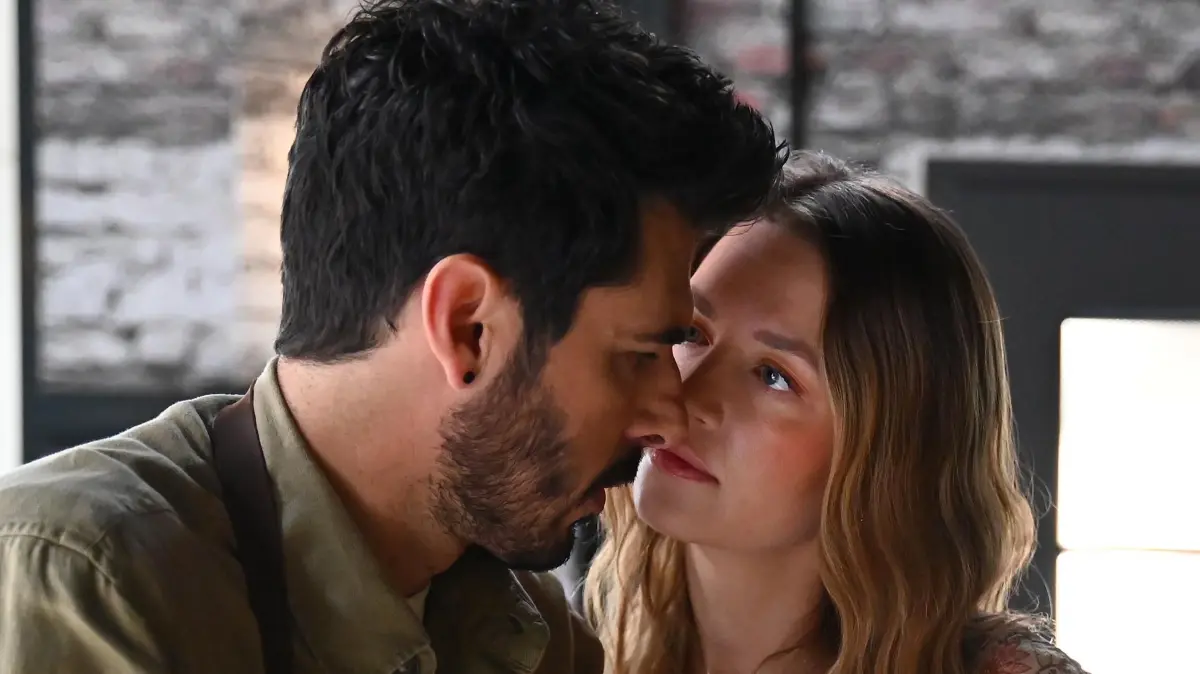 Matteo (Riccardo Angelini) und Nathalie (Amrei Haardt) haben noch Gefühle füreinander.
