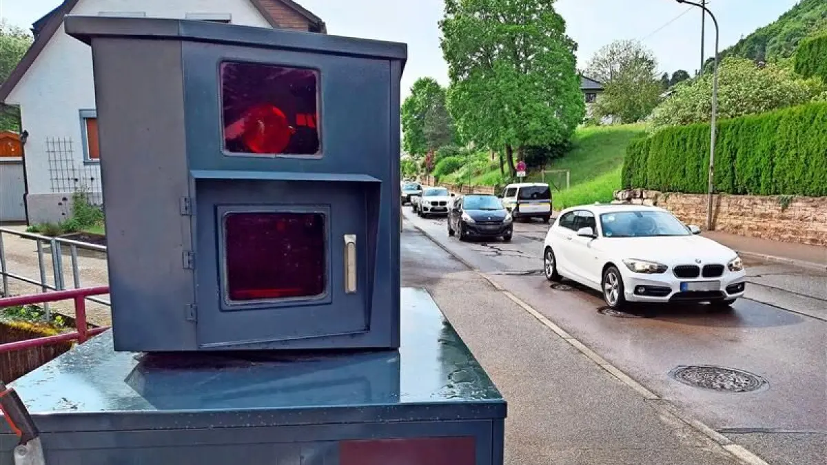 Rückblick in den Juni 2025: Wegen der damaligen Vollsperrung der B 463 wurde auf der Umleitungsstrecke in der Onstmettinger Straße in Pfeffingen häufig geblitzt. Ein Ärgernis aus Sicht der Denkfabrik Zollernalb.