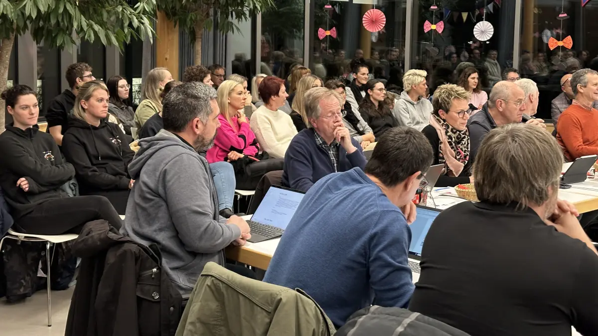 Die Grundschule rief in Geislingen viele interessierte Bürgerinnen und Bürger auf den Plan.