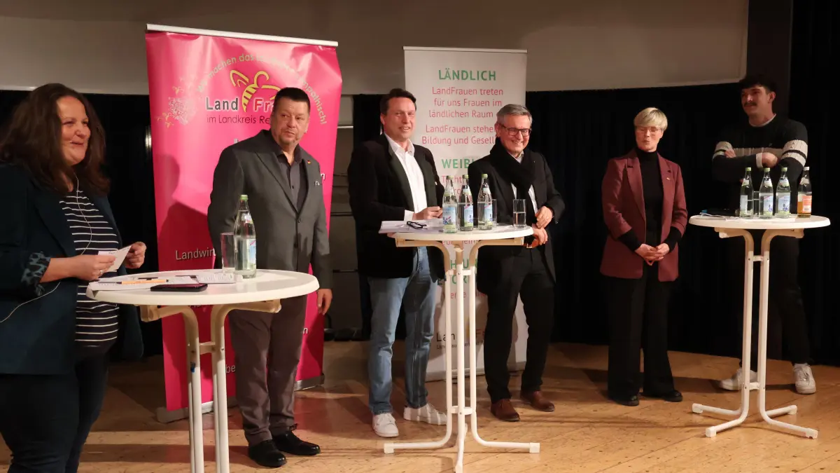 Moderatorin Silvia Rueß, Alexander Gräff (AFD), Manuel Hailfinger (CDU), Rudi Fischer (FDP), Cindy Holmberg (Bündnis 90/Grüne), Yannik Hummel (SPD).